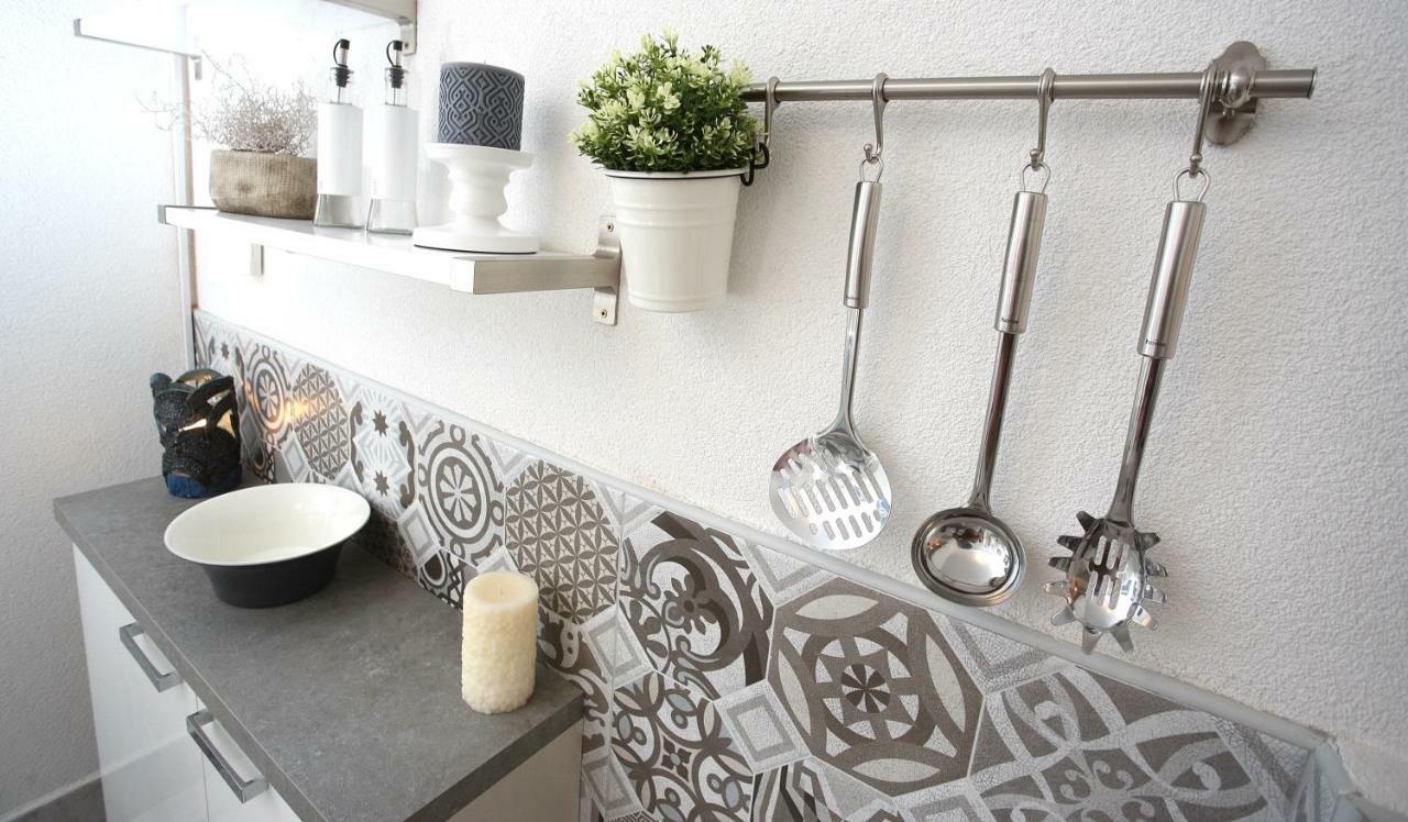 Charming Seaside Apartment *